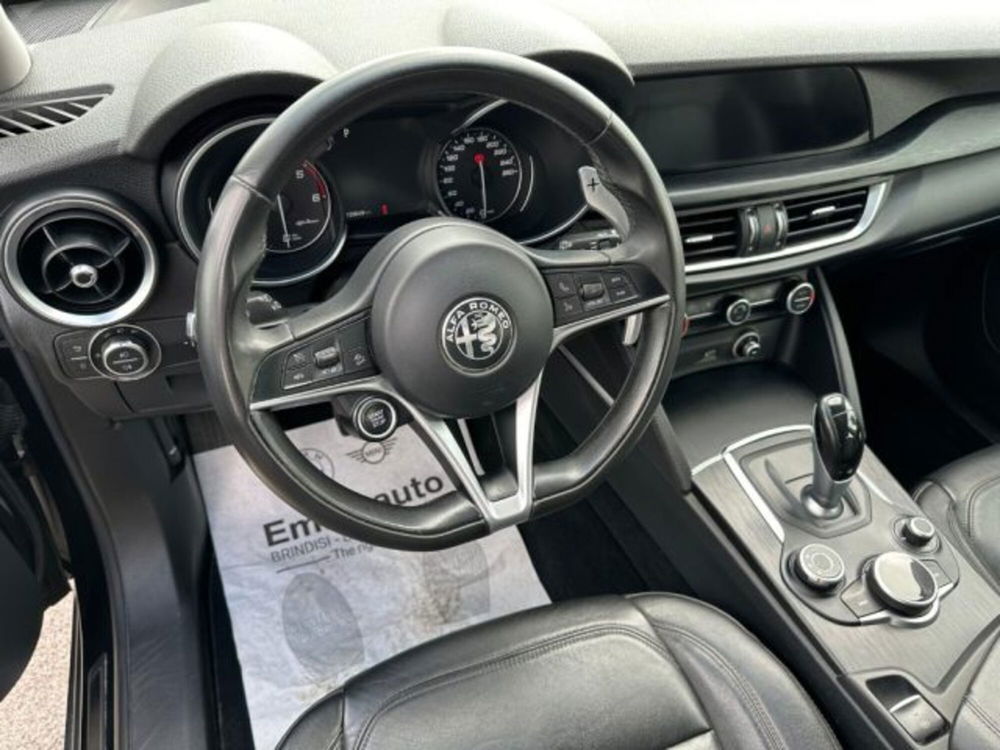 Alfa Romeo Stelvio usata a Lecce (9)