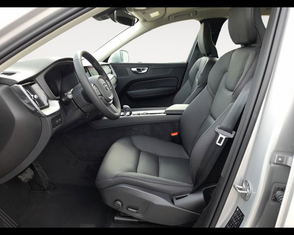 Volvo XC60 nuova a Ravenna (9)