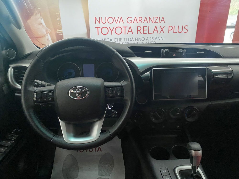 Toyota Hilux usata a Roma (12)