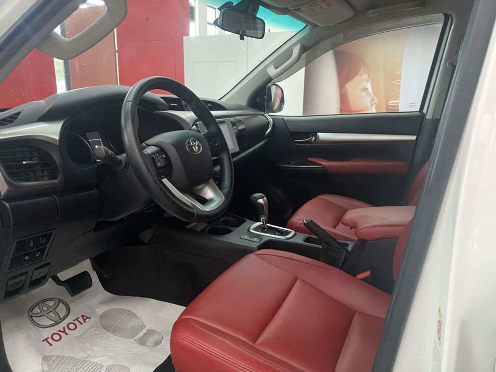 Toyota Hilux usata a Roma (16)