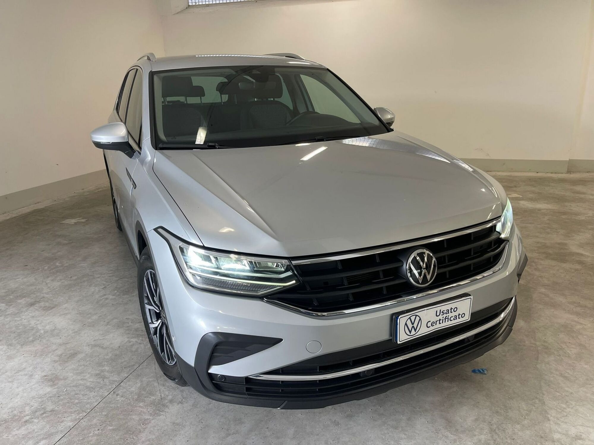 Volkswagen Tiguan 2.0 TDI SCR Life del 2021 usata a Avezzano