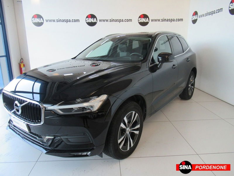 Volvo XC60 B4 (d) AWD Geartronic Momentum Pro  del 2020 usata a Pordenone