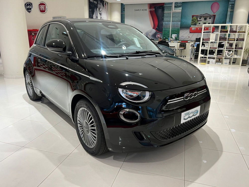 Fiat 500e nuova a Salerno (2)