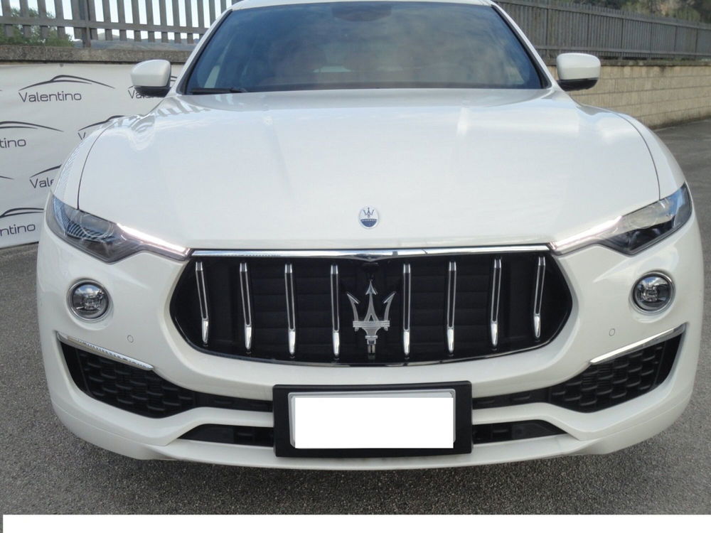 Maserati Levante nuova a Salerno (10)