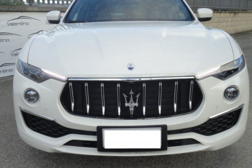 Maserati Levante nuova a Salerno (3)