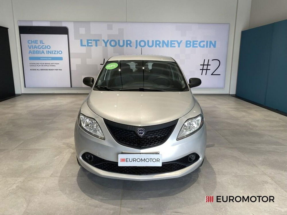 Lancia Ypsilon usata a Bari (2)