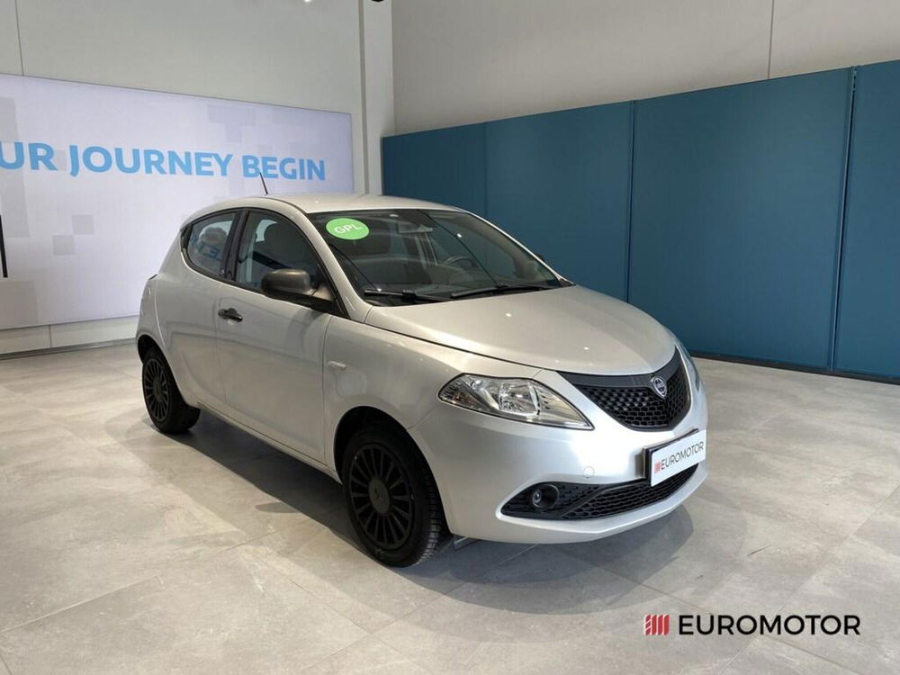 Lancia Ypsilon usata a Bari (3)