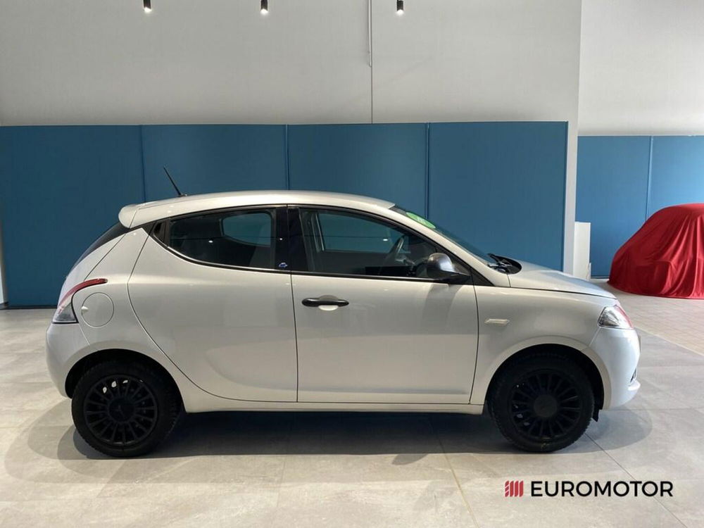 Lancia Ypsilon usata a Bari (5)