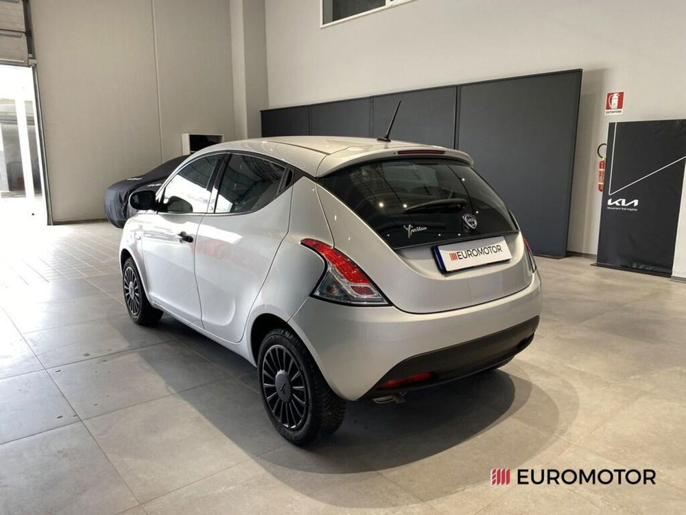 Lancia Ypsilon usata a Bari (8)