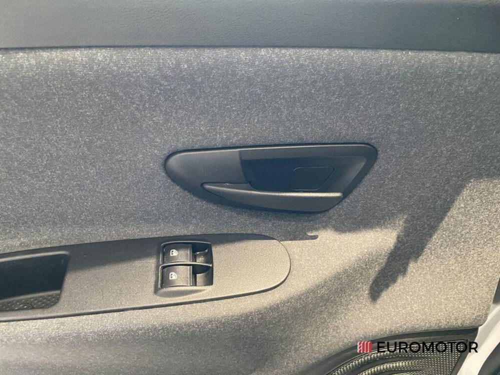 Lancia Ypsilon usata a Bari (10)