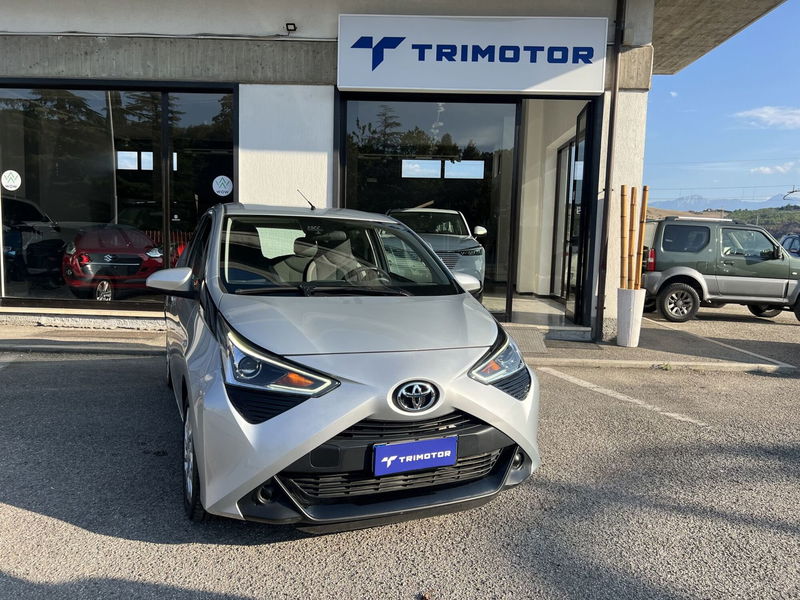 Toyota Aygo Connect 1.0 VVT-i 72 CV 5 porte x-play del 2021 usata a Corropoli