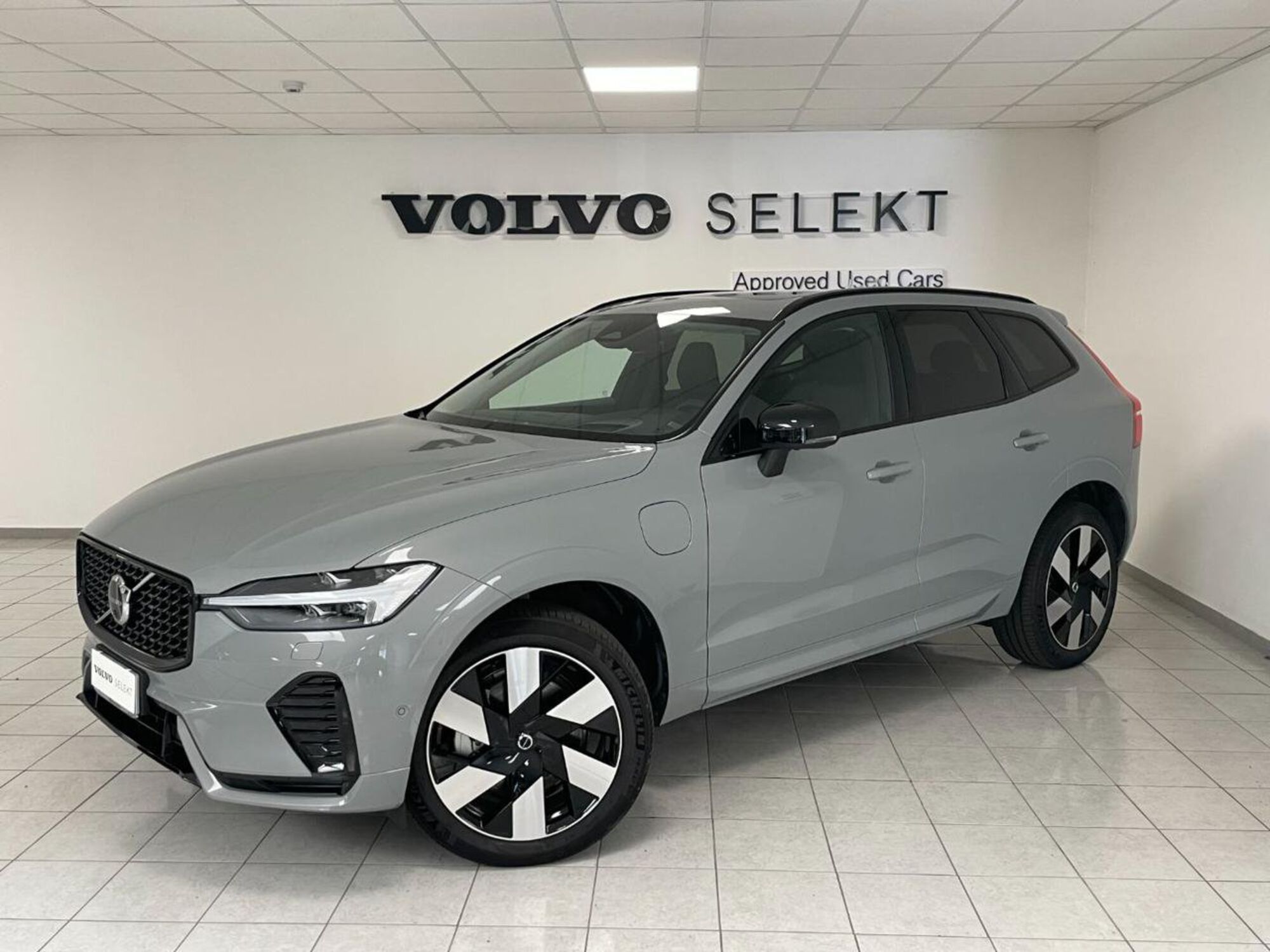 Volvo XC60 T6 Recharge AWD Plug-in Hybrid aut. Ultimate Dark del 2023 usata a Lurate Caccivio