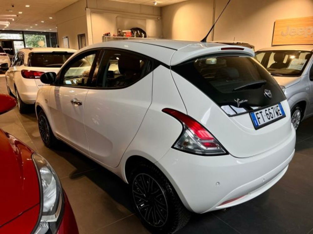 Lancia Ypsilon usata a Modena (4)