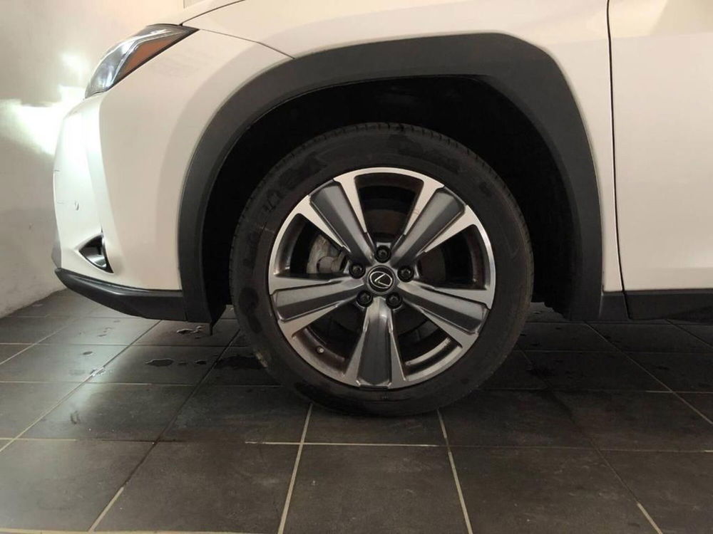 Lexus UX usata a Torino (14)