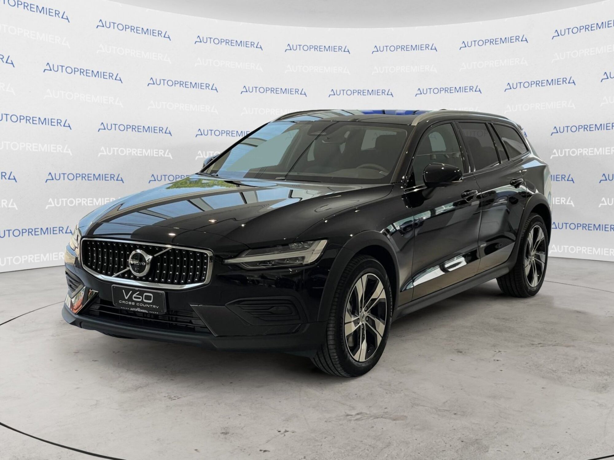 Volvo V60 Cross Country B5 AWD automatico Plus  nuova a Como