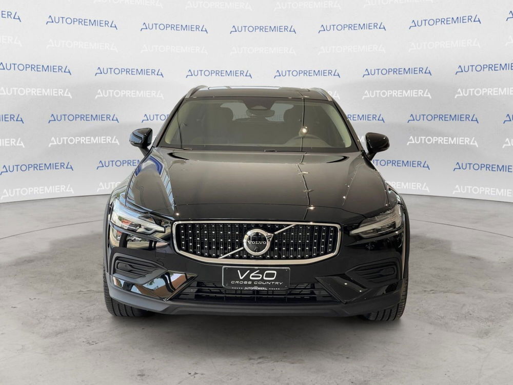 Volvo V60 Cross Country nuova a Como (2)