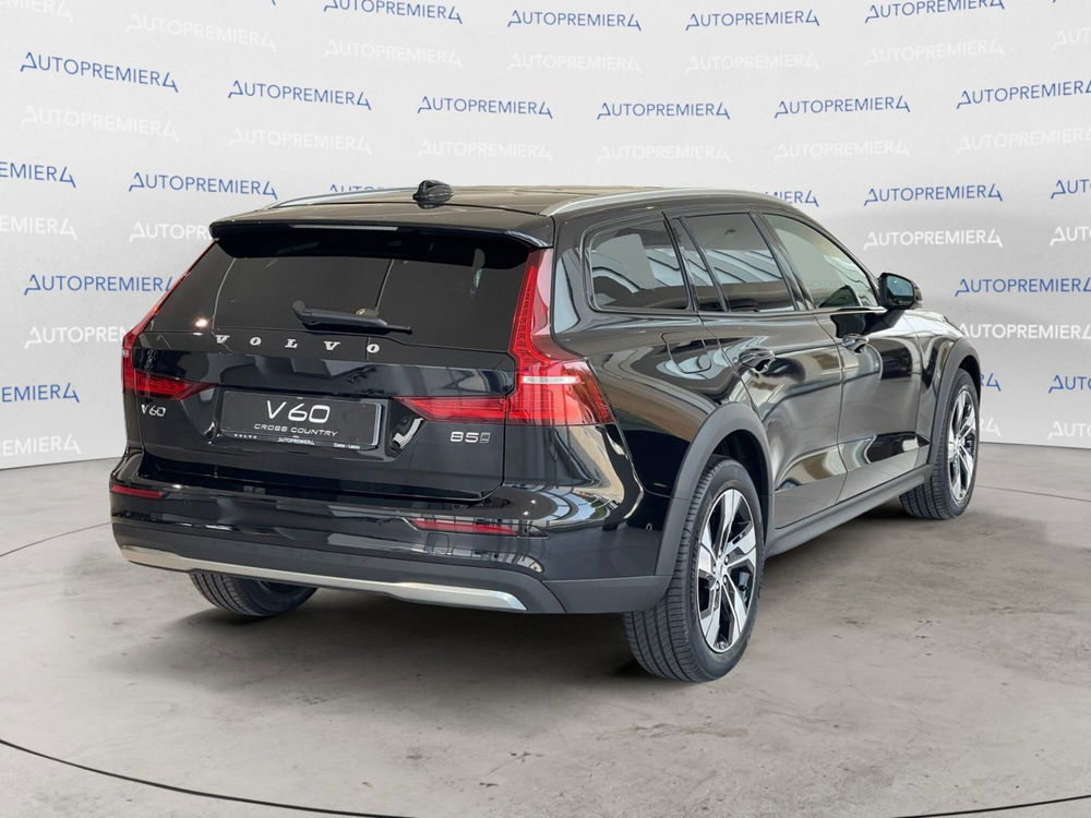 Volvo V60 Cross Country nuova a Como (7)