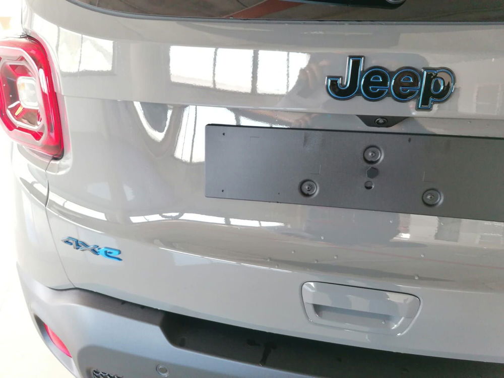 Jeep Renegade nuova a Salerno (17)