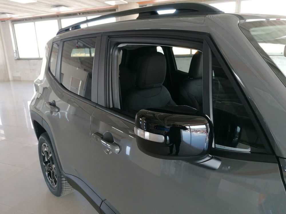 Jeep Renegade nuova a Salerno (18)