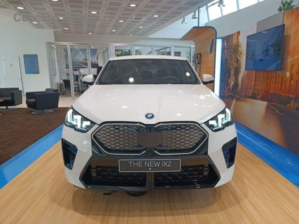 BMW iX2 nuova a Padova (2)