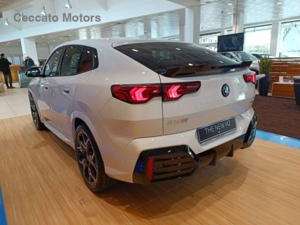 BMW iX2 nuova a Padova (4)