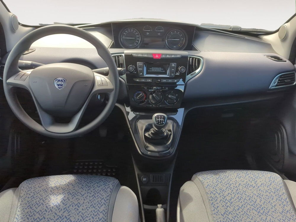 Lancia Ypsilon nuova a Pordenone (10)