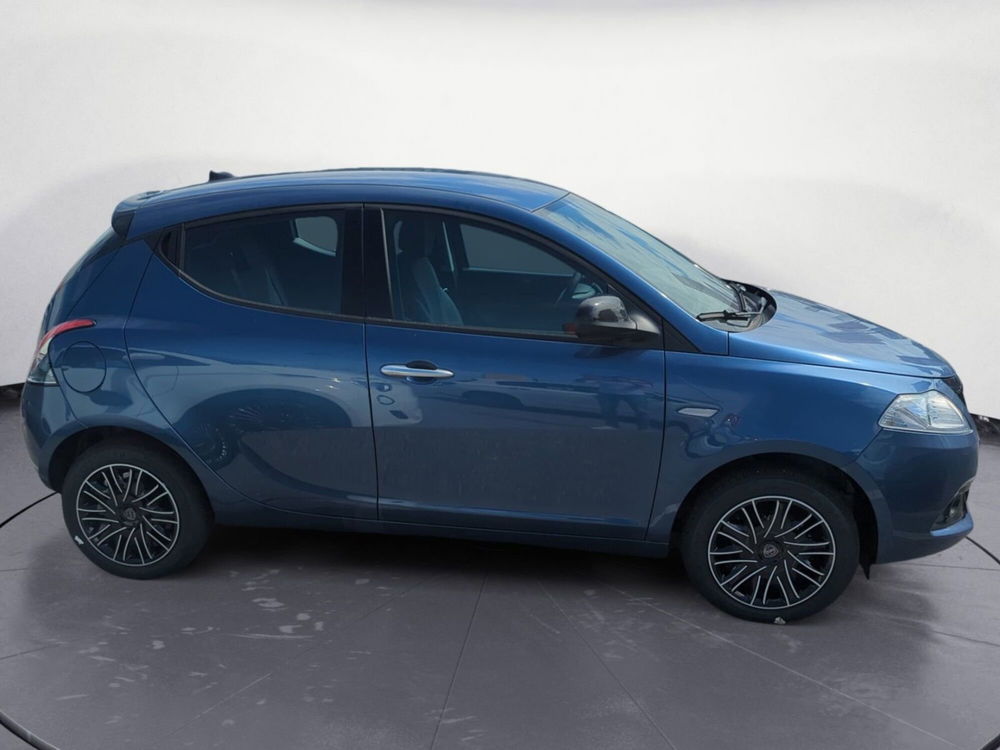 Lancia Ypsilon nuova a Pordenone (6)