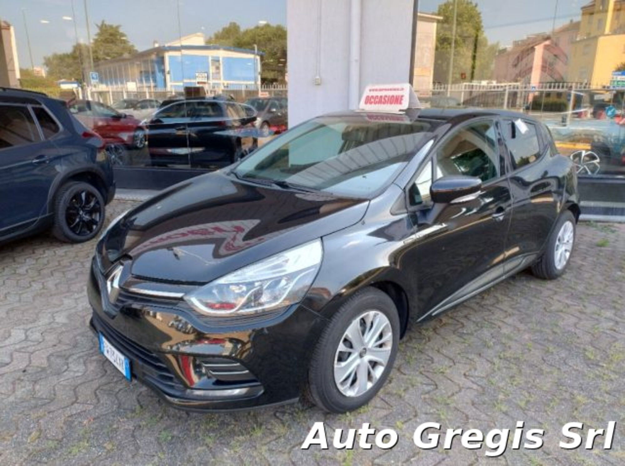 Renault Clio TCe 12V 75 CV 5 porte Moschino Intens del 2019 usata a Sesto San Giovanni