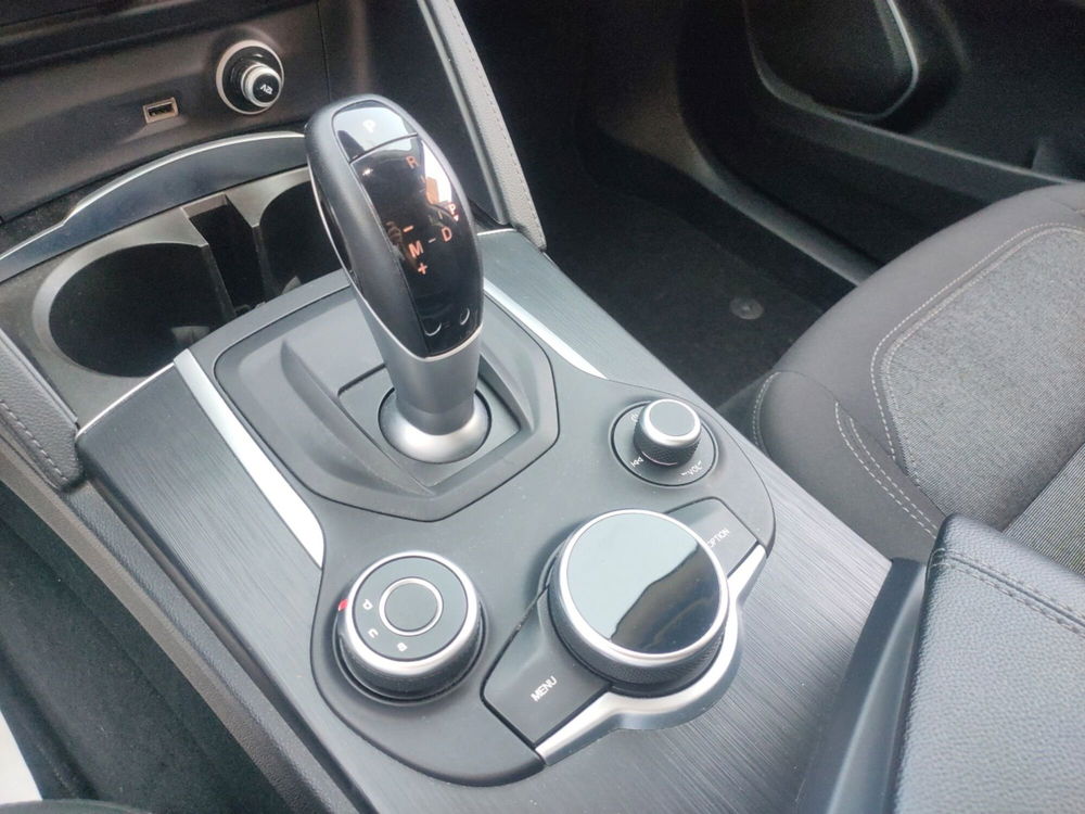 Alfa Romeo Stelvio usata a Pescara (11)