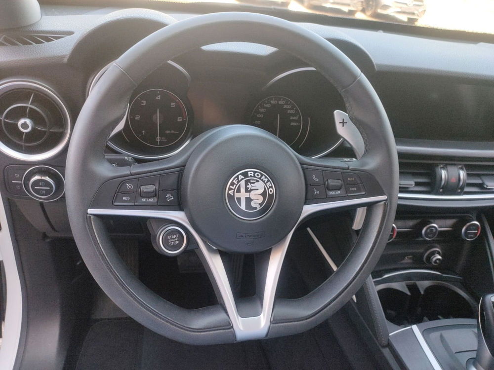 Alfa Romeo Stelvio usata a Pescara (9)