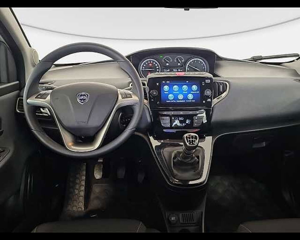 Lancia Ypsilon usata a Roma (6)