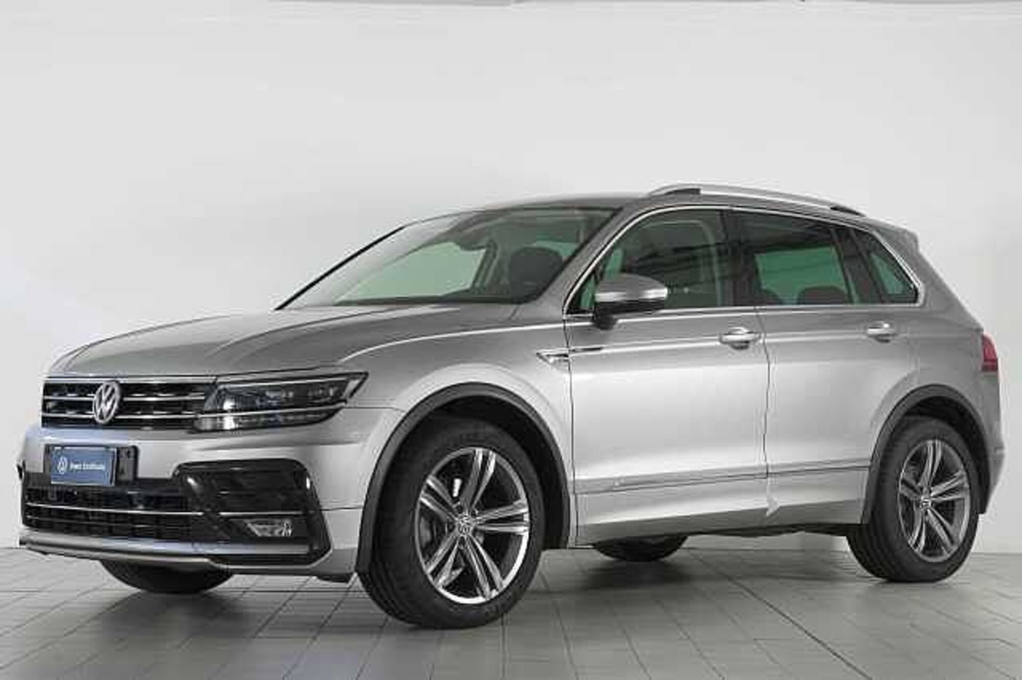 Volkswagen Tiguan 2.0 TDI 150 CV SCR DSG 4MOTION R-Line del 2020 usata a Barni