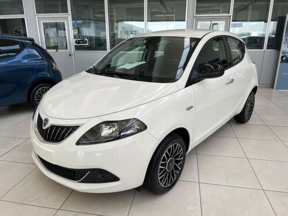 Lancia Ypsilon nuova a Modena