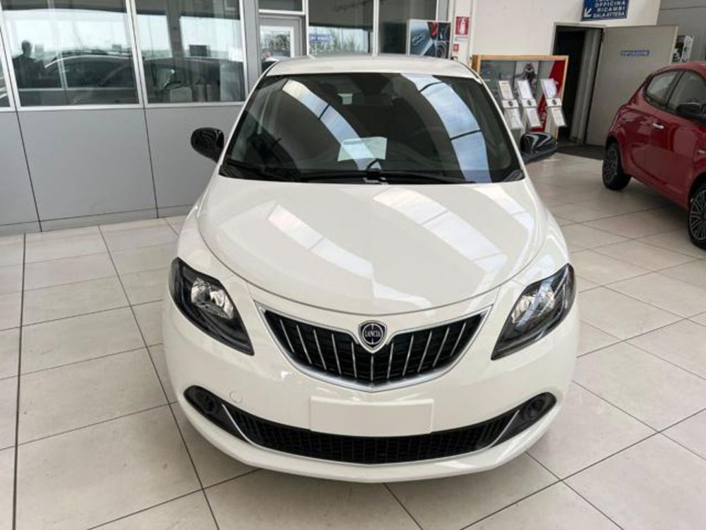 Lancia Ypsilon nuova a Modena (2)