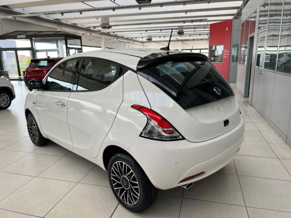 Lancia Ypsilon nuova a Modena (3)