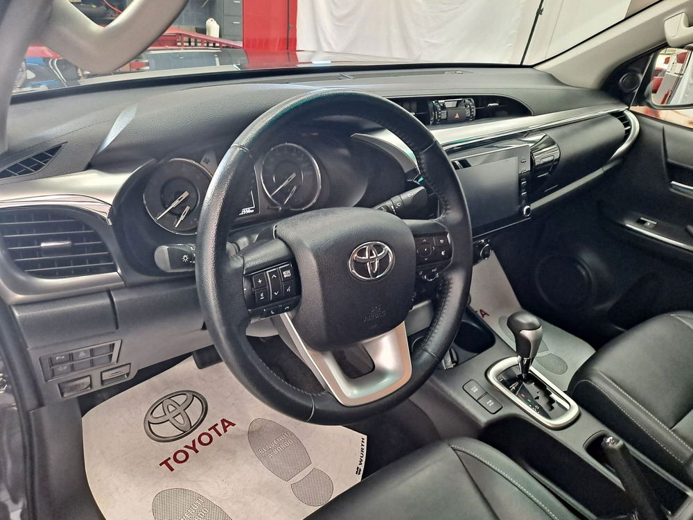 Toyota Hilux usata a Roma (17)