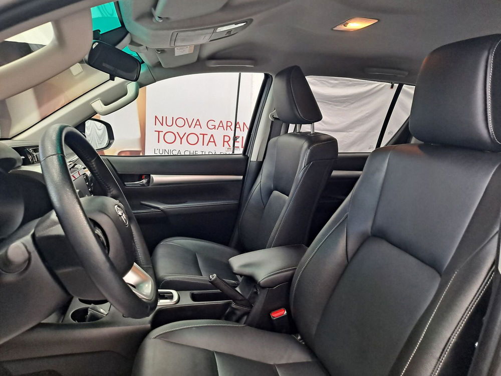 Toyota Hilux usata a Roma (18)