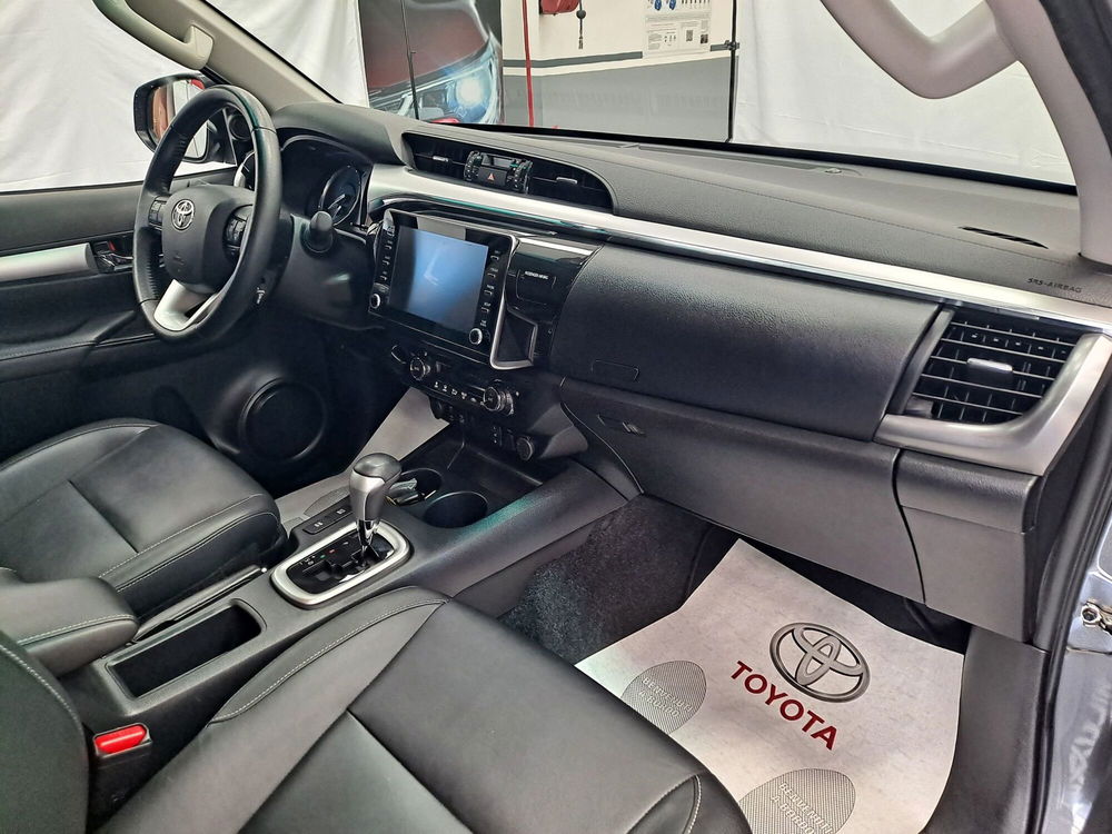 Toyota Hilux usata a Roma (6)