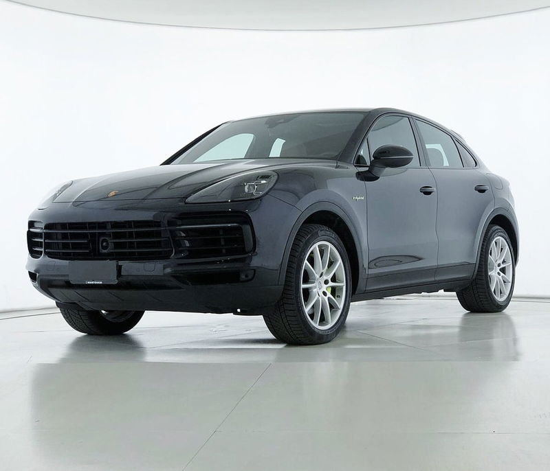 Porsche Cayenne 3.0 V6 E-Hybrid  del 2020 usata a Bastia Umbra