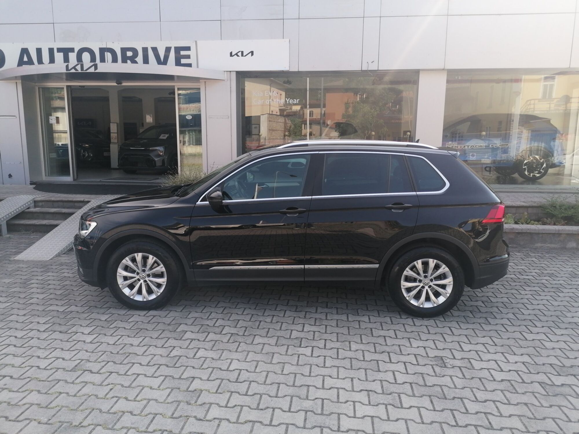 Volkswagen Tiguan 2.0 TDI SCR DSG Business BlueMotion Technology  del 2020 usata a Brescia