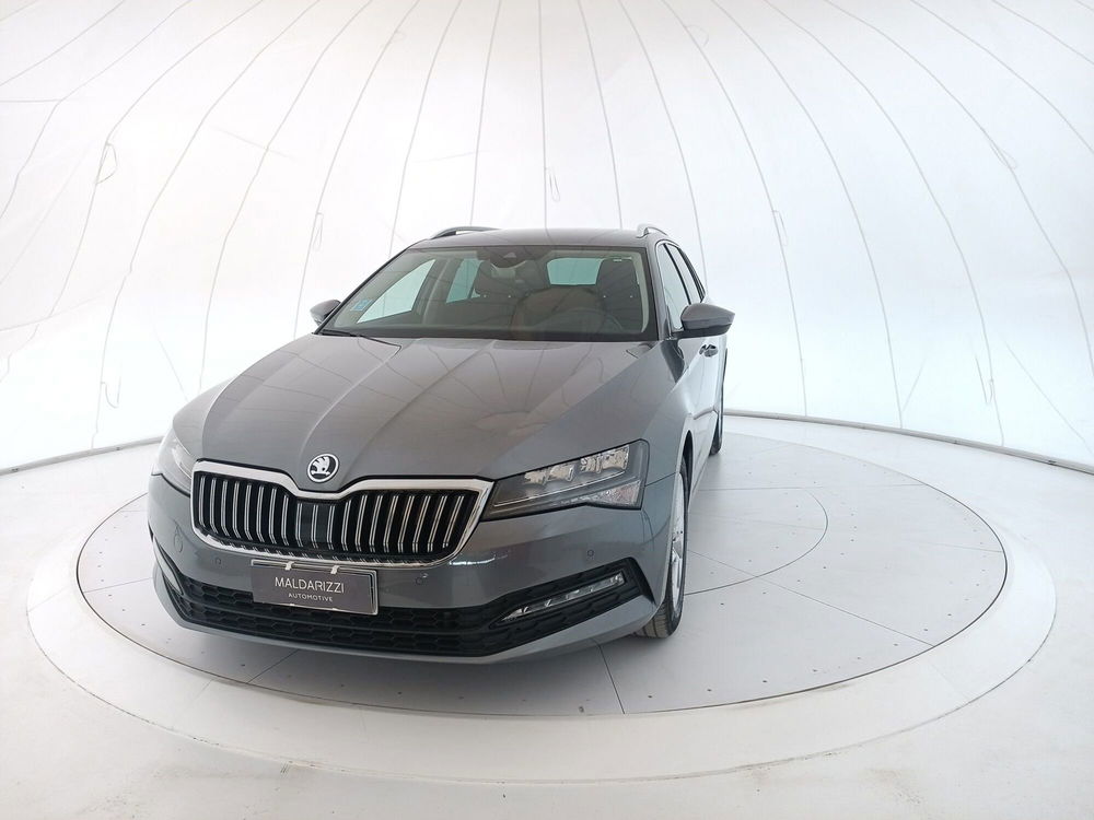 Skoda Superb Station Wagon usata a Bari