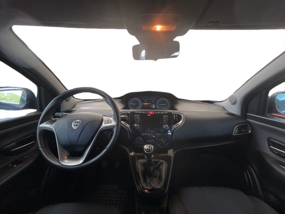 Lancia Ypsilon usata a Torino (10)