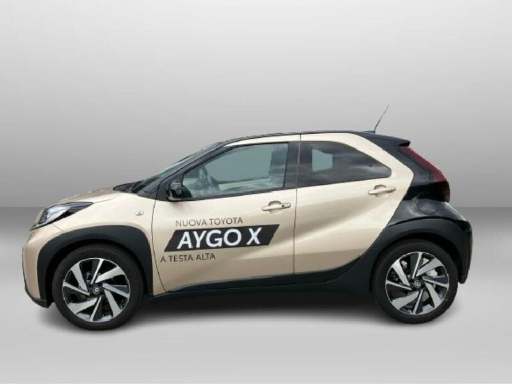 Toyota Aygo X usata a Lecco (8)