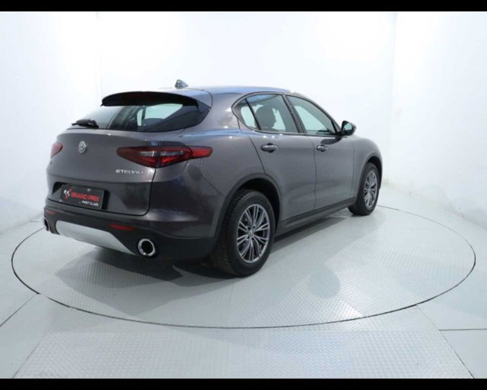 Alfa Romeo Stelvio usata a Bologna (6)