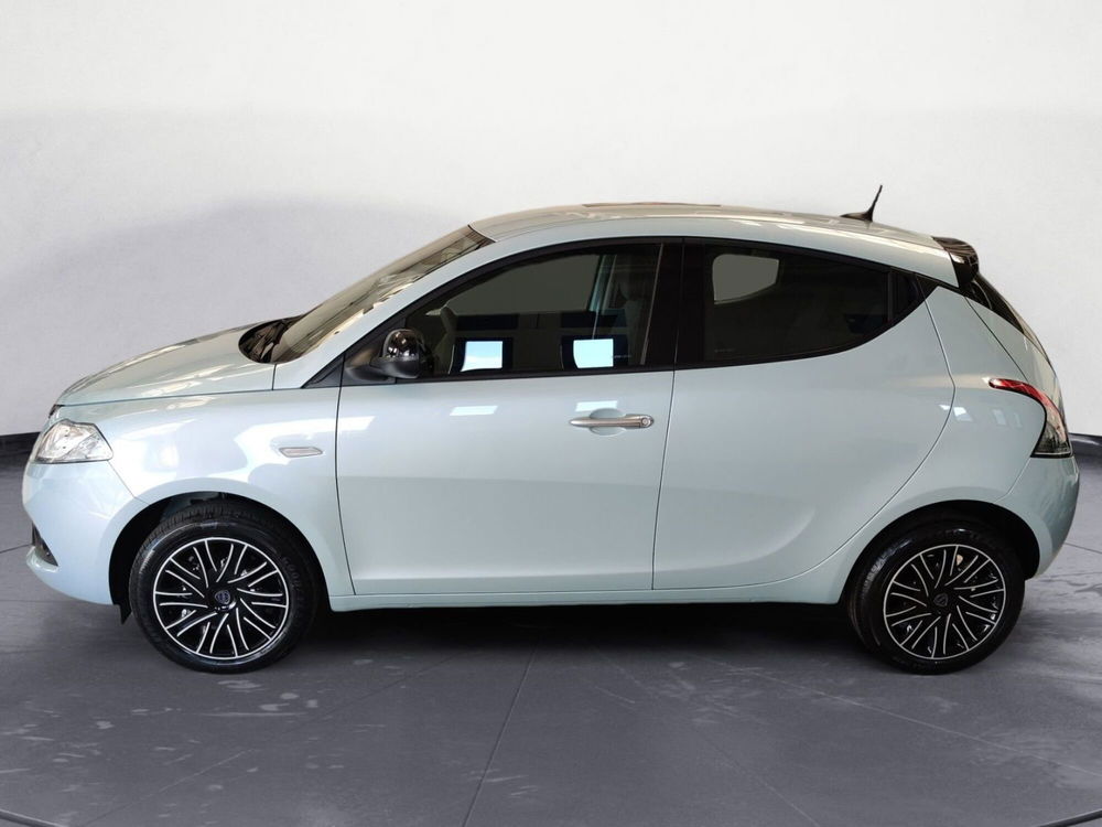 Lancia Ypsilon nuova a Pordenone (2)