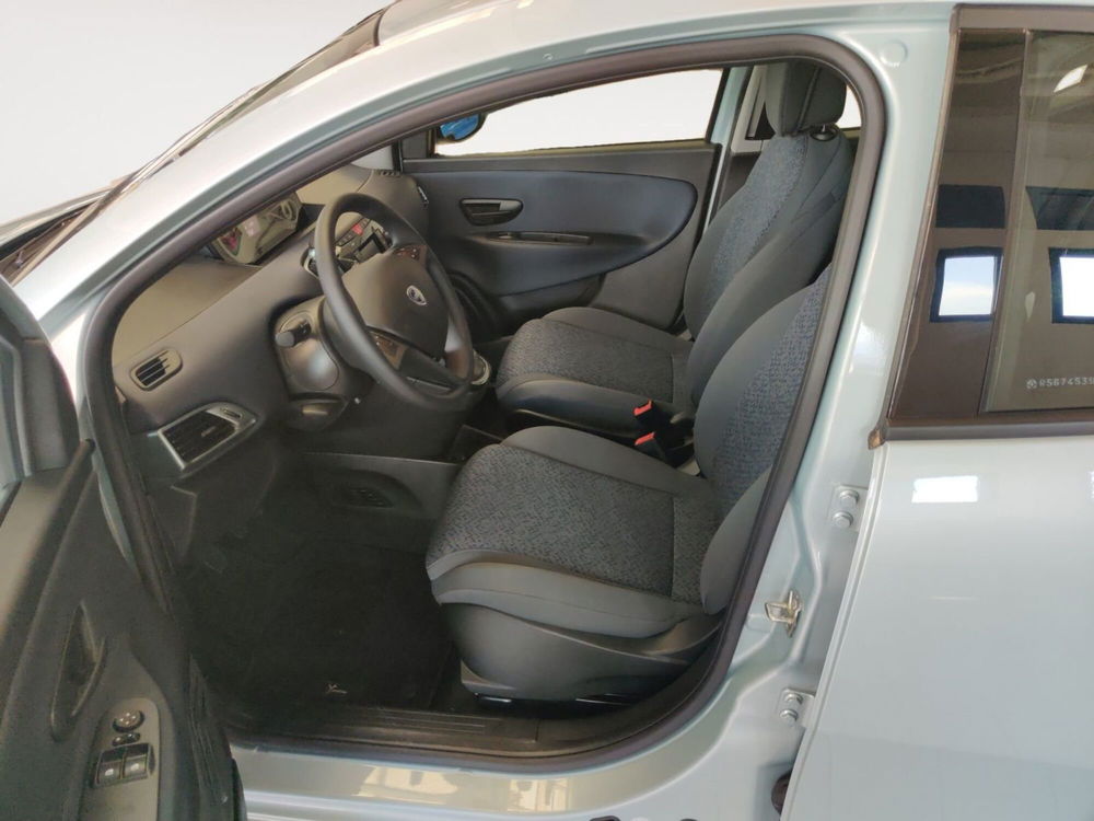 Lancia Ypsilon nuova a Pordenone (9)