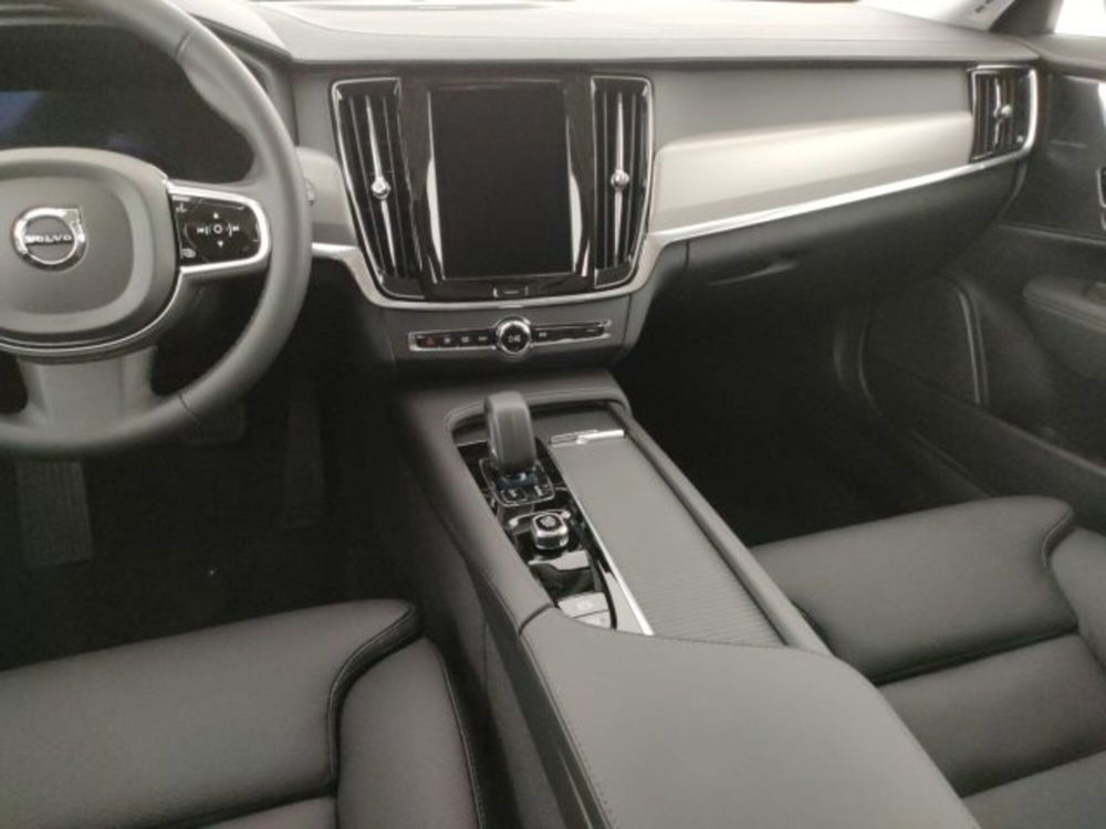 Volvo V90 nuova a Modena (14)