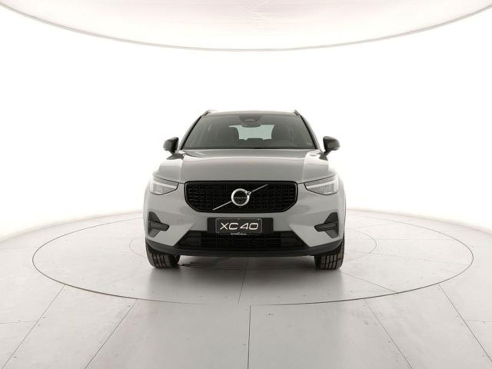 Volvo XC40 nuova a Modena (7)