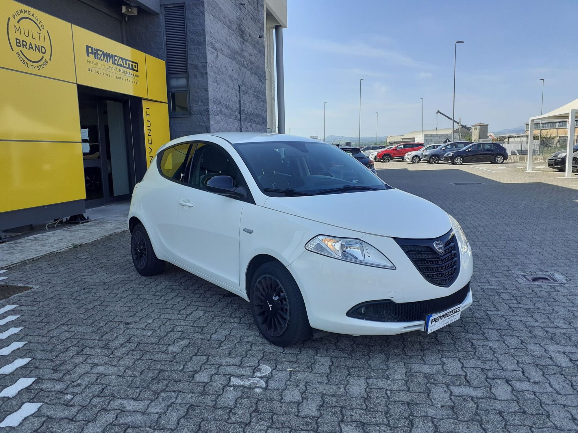 Lancia Ypsilon 1.2 69 CV 5 porte GPL Ecochic Silver  del 2015 usata a Piacenza