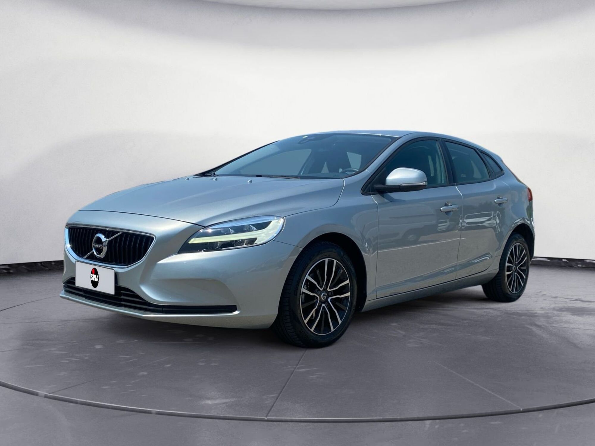 Volvo V40 D2 Business Plus  del 2019 usata a Pordenone